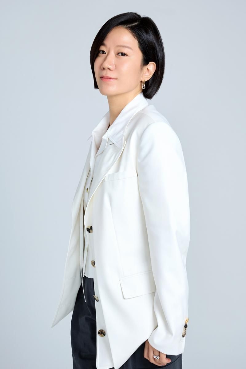 “무대 위의 모든 얼굴”…전혜진, ‘라이오스’로 10년 만에 연극 복귀→1인극 변신 기대 / 호두앤유엔터테인먼트