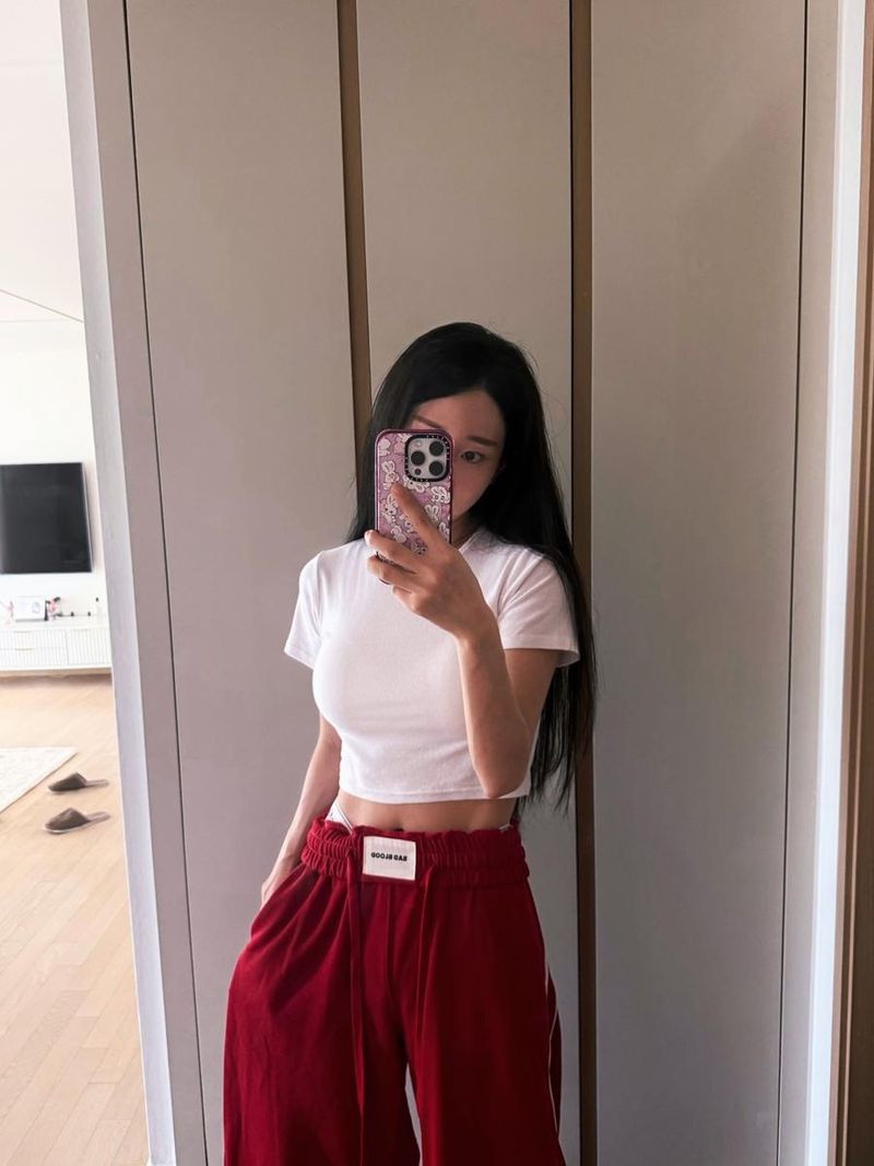 “거울 너머의 일상”…김의영, 여름 아침→자유로움 담은 셀카 / 가수 김의영 인스타그램