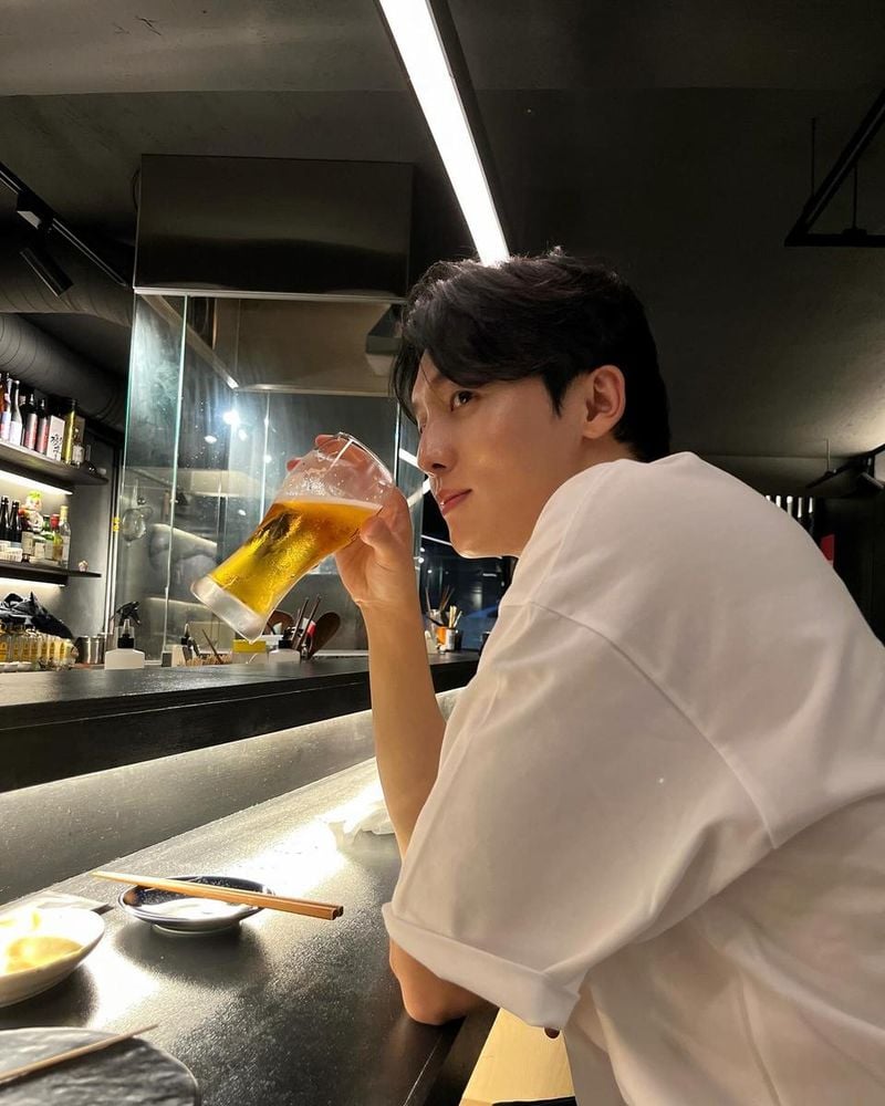 “퇴근 후 맥주 한 잔이면 됐죠 뭐”…안지민, 여름밤 속 고요한 여유→낭만 가득 / 하트페어링 출연자 안지민 인스타그램