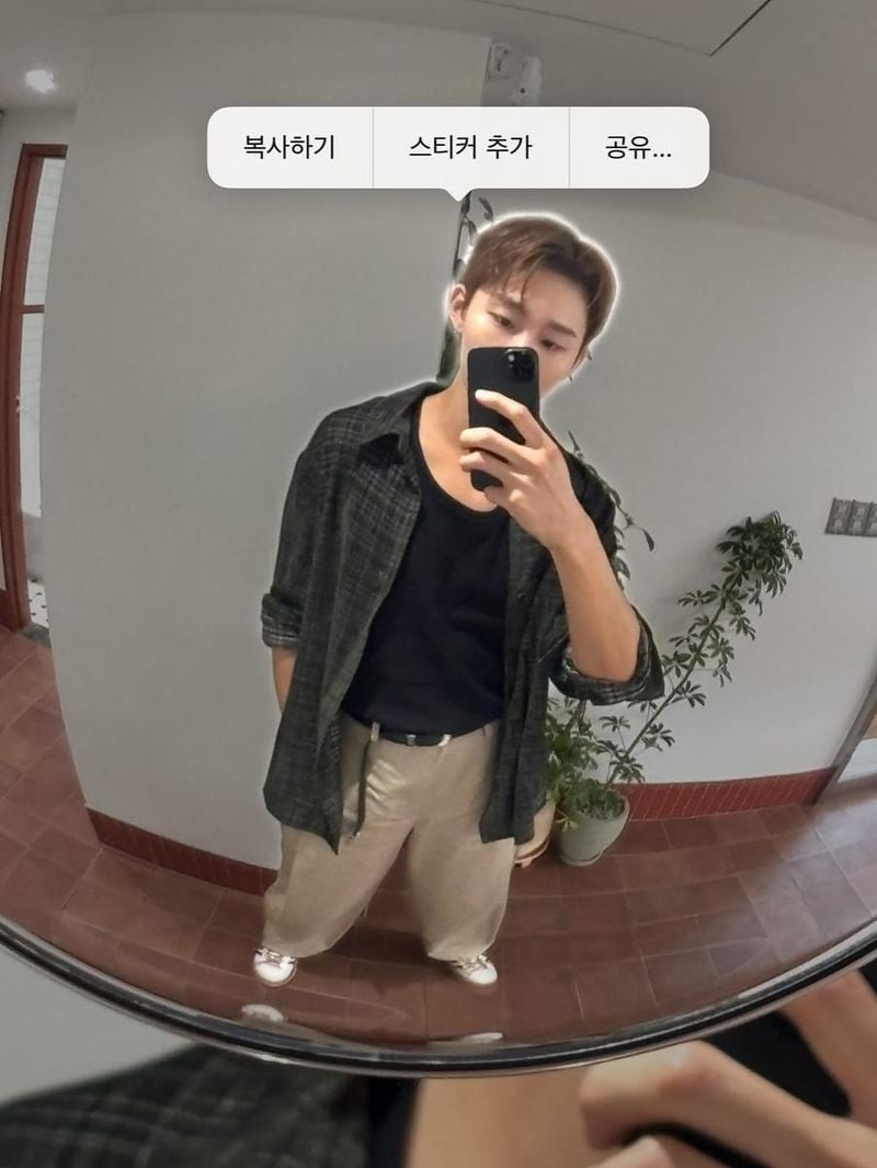 “평범 카우룽카우룽”…서범준, 거울 앞 반전→자유로운 늦여름 감성 / 배우 서범준 인스타그램