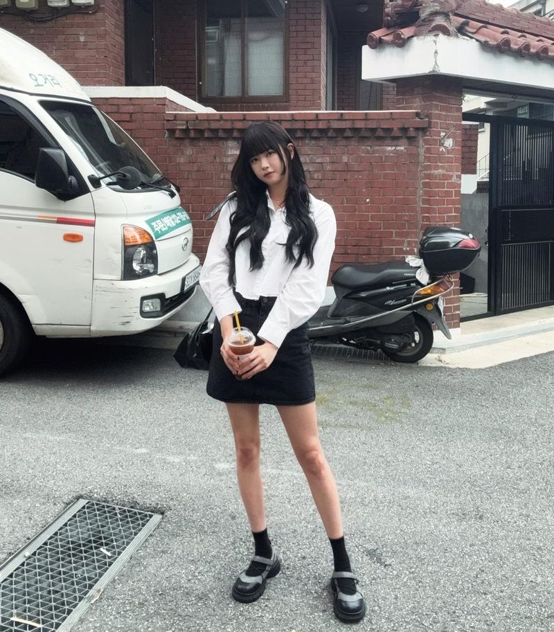 “흐린 골목의 무심한 여유”…고말숙, 해방촌 오후→흑백 무드 산책 / 인플루언서 고말숙 인스타그램