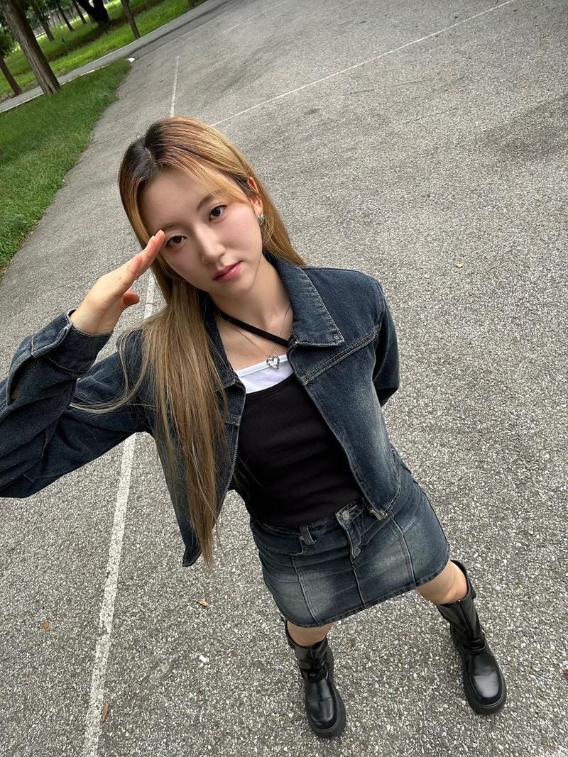 “단결”…경서, 늦여름 오후→데님 시크 변신 / 가수 경서 인스타그램