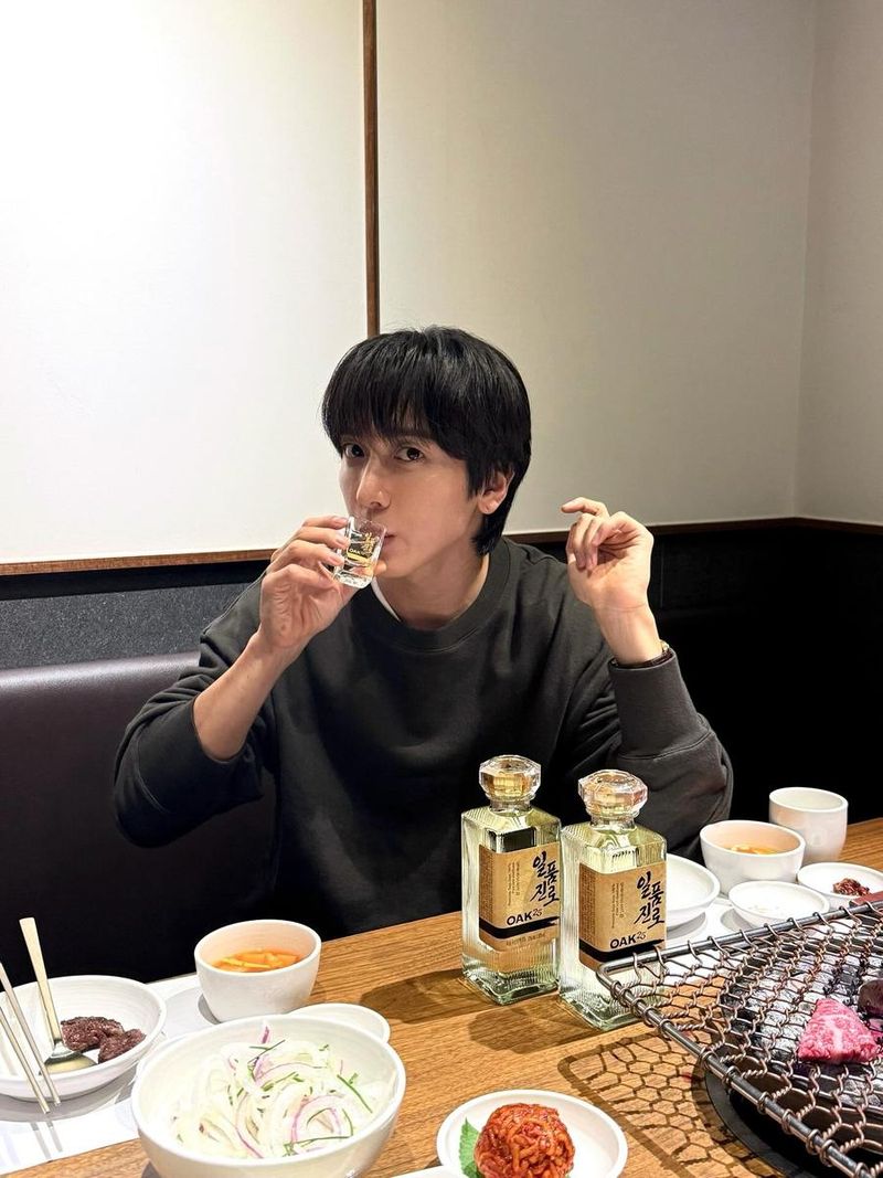 “풍미 위에 머문 저녁”…정용화, 깊어진 분위기→오크향 따라 음미 / 그룹 씨엔블루 정용화 인스타그램