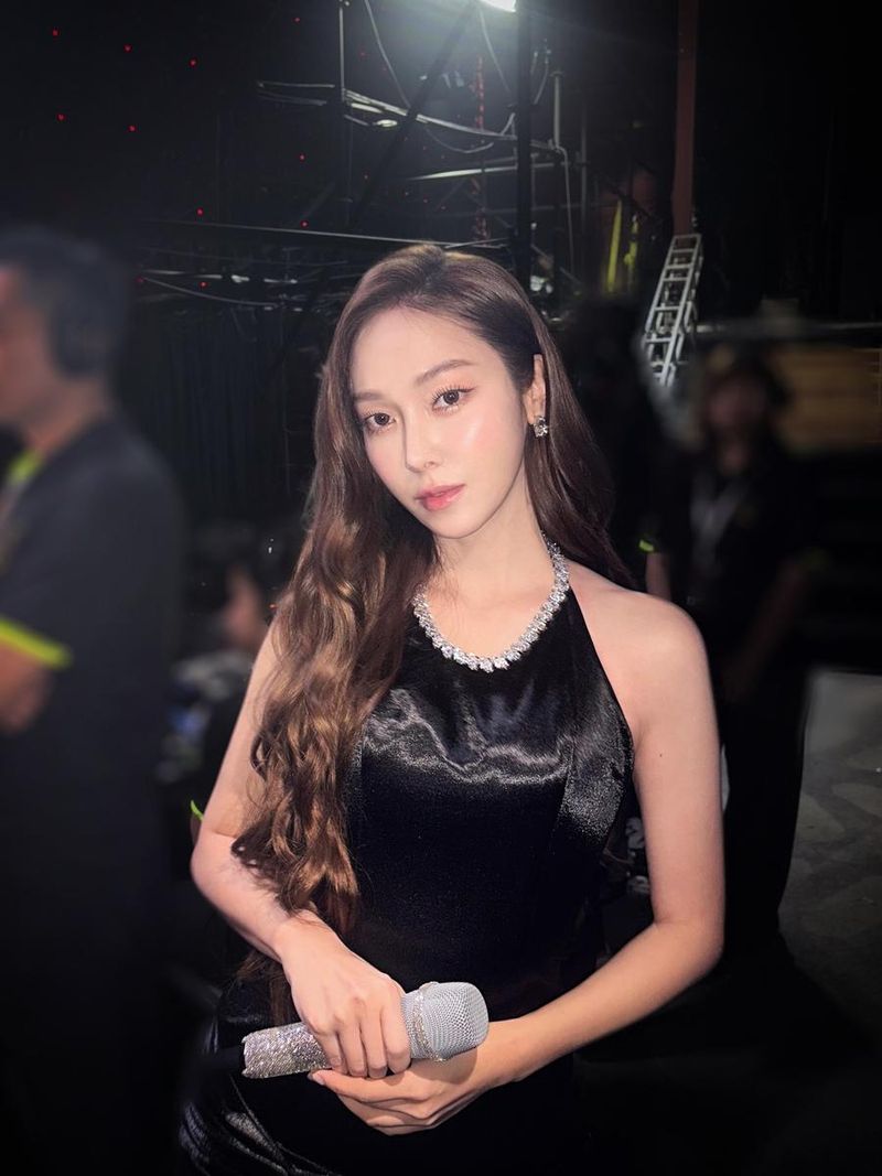 “Backstage에서 무대로”…제시카, 깊어진 여운→무대 직전의 빛나는 시선 / 걸그룹 소녀시대 제시카 인스타그램