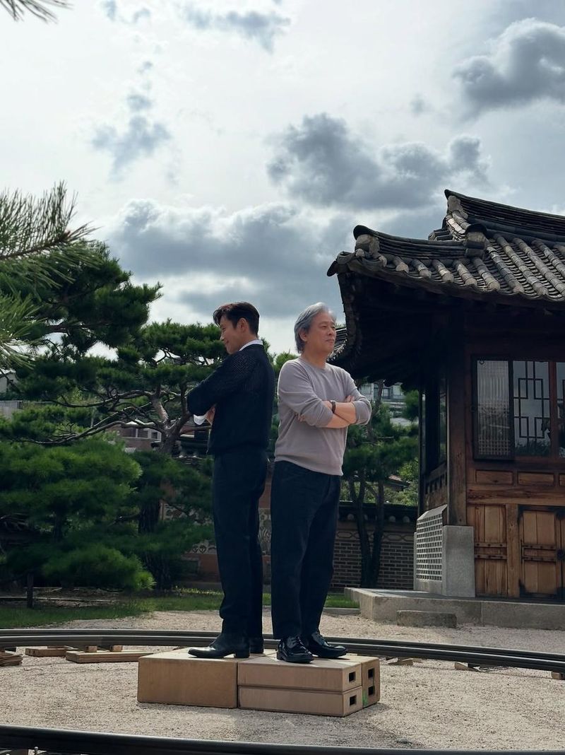 “어색해도.. 어쩔수가없다”…이병헌, 장인의 여름 오후→낯섦 속 깊은 공존 / 배우 이병헌 인스타그램