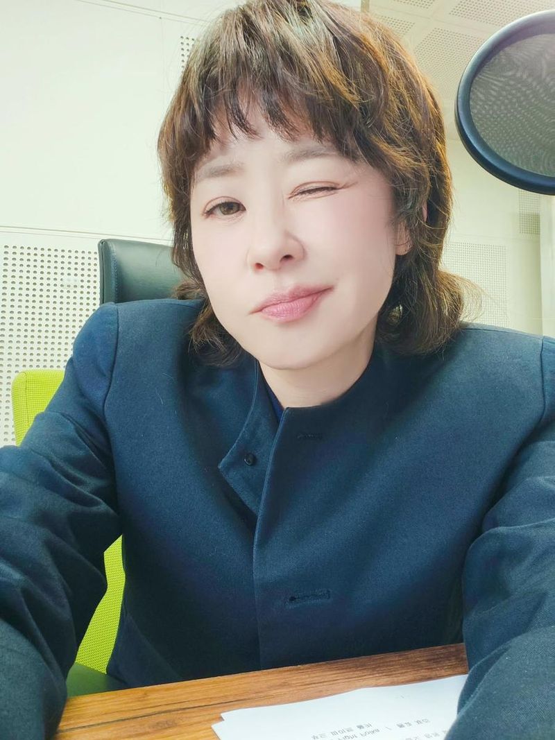 “여름아 나랑있자”…최강희, 계절 경계→눈빛 속 깊어진 여유 / 배우 최강희 인스타그램