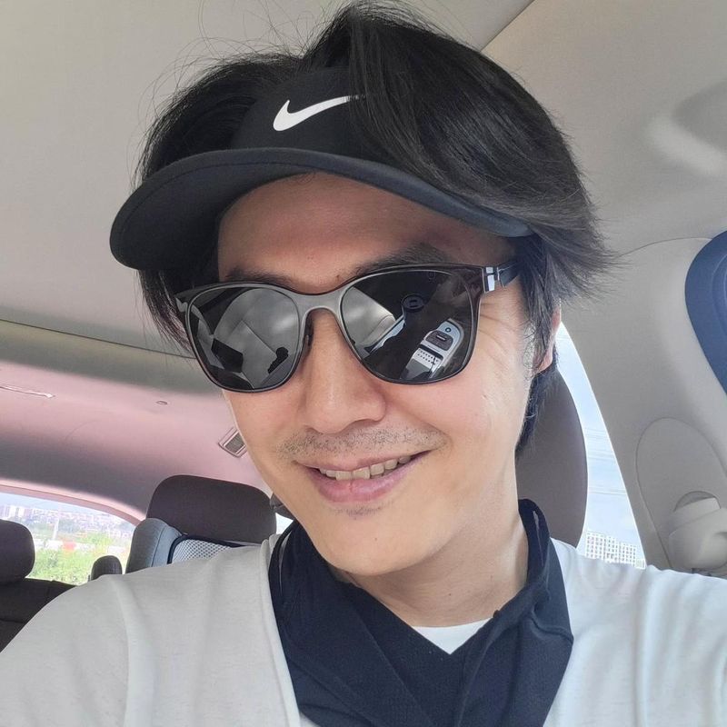 “더워도 등산”…윤상현, 여름 햇살 아래 웃음→청량 미소 포착 / 배우 윤상현 인스타그램