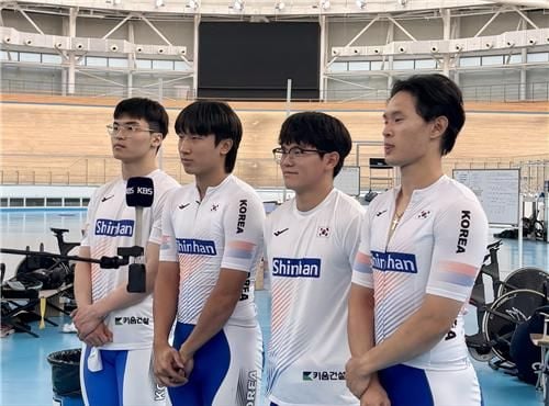 “46초106 기록”…정재호-최태호-전우주, 세계주니어선수권 단체 스프린트 은메달 / 연합뉴스
