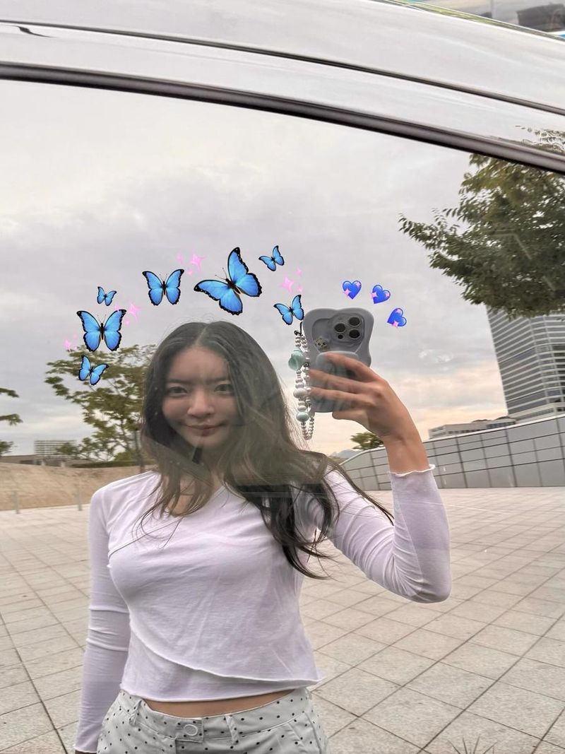 “맑음과 설렘을 담아서”…조아영, 도심 오후→여름 나비 감성 / 배우 조아영 인스타그램