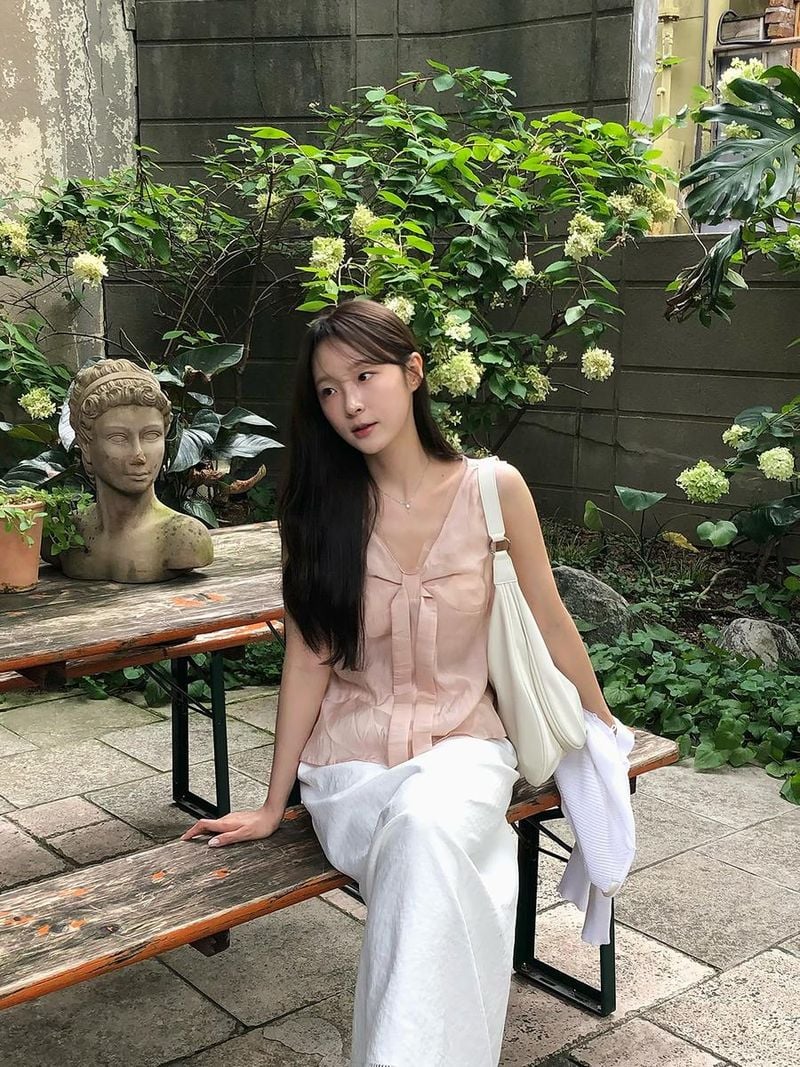 “한식집에서 잠시 멈춘 오후”…이서경, 맑은 여름→잔잔한 청순미 / 환승연애3 출연자 치위생사 이서경 인스타그램