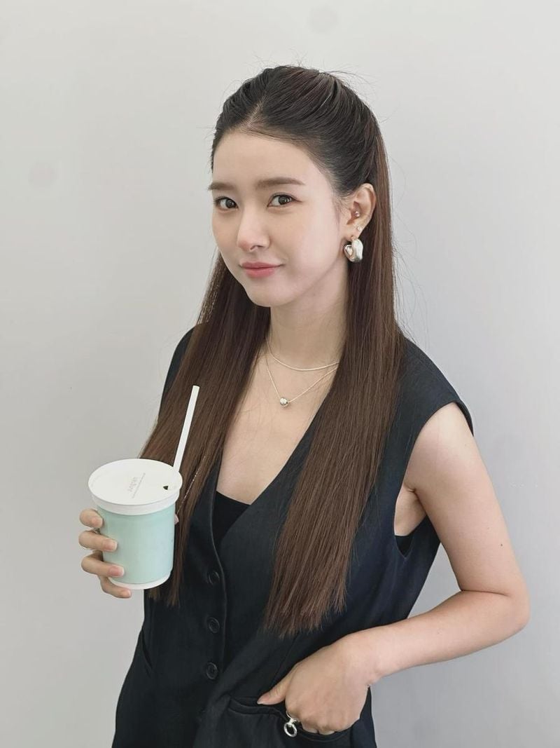 “덥지만 다들 화이팅”…김소은, 청량한 여름 속 미소→응원 에너지 / 배우 김소은 인스타그램
