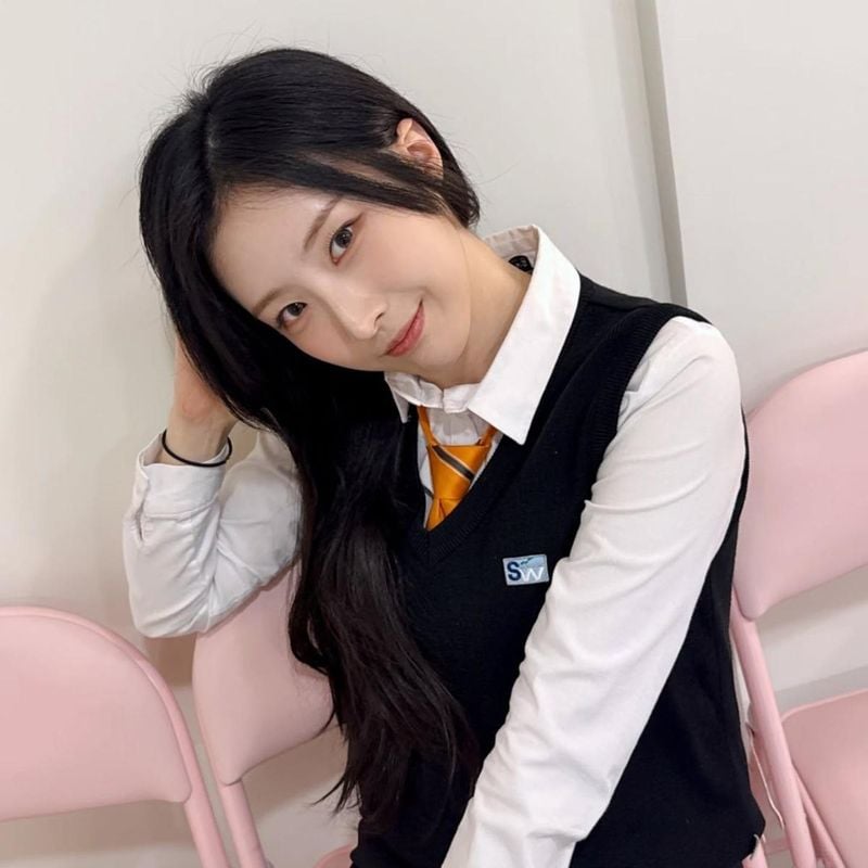 “수줍은 미소 그대론데”…하슬, 교복 무드→여름밤 설렘 / 걸그룹 아르테미스 하슬 인스타그램