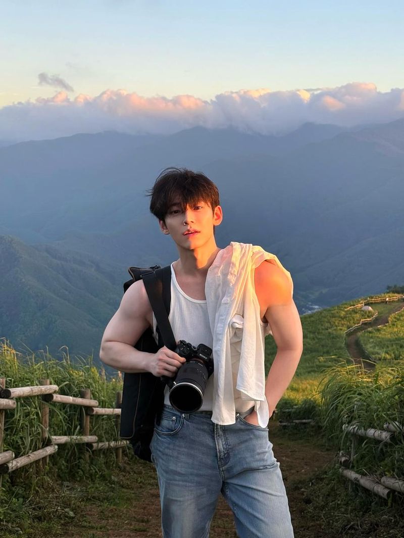 “산 너머 노을을 걷는다”…전창하, 여름 저녁풍경→강렬한 존재감 / 배우 전창하 인스타그램