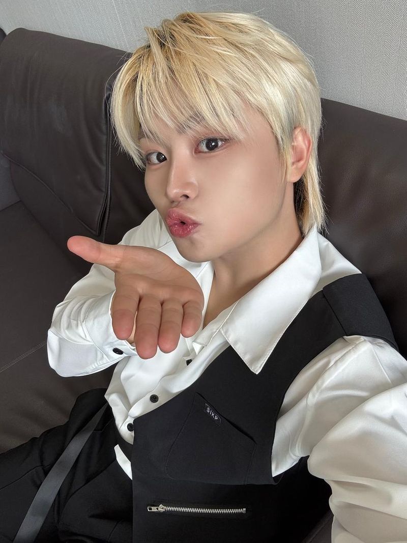 “I L O V E Y O U”…황민우, 눈맞춤 설렘→입맞춤 손짓까지 / 가수 황민우 인스타그램