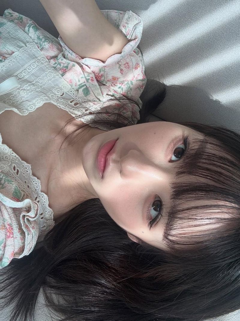 “햇살이 좋길래”…아르테미스 희진, 여름 오후→고요한 감성 셀카 / 걸그룹 아르테미스 희진 인스타그램