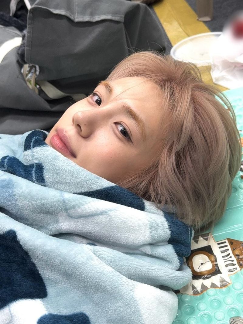 “돌돌 감싼 포근함”…성민, 밤샘의 순간→따스함에 잠기다 / 그룹 크래비티 성민 인스타그램