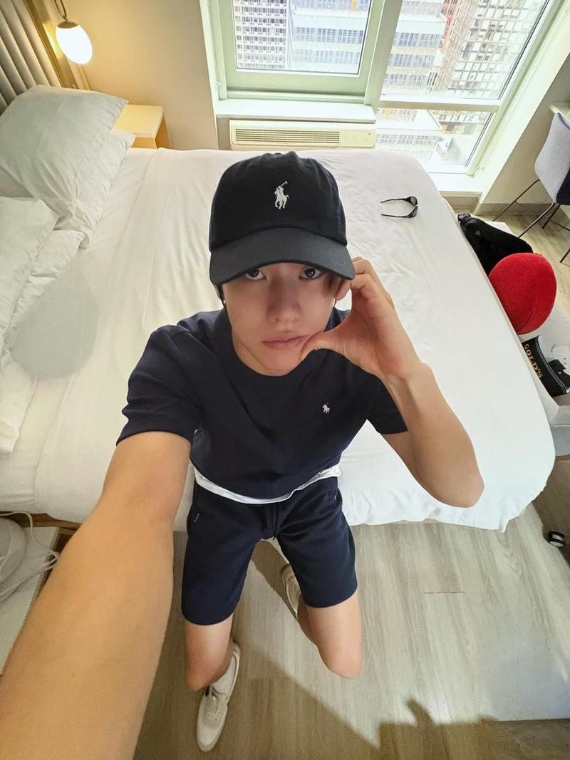 “뉴욕의 감각적인 여운”…이승협, 청량한 표정→도시 감성 가득 셀카 / 그룹 엔플라잉 이승협 인스타그램