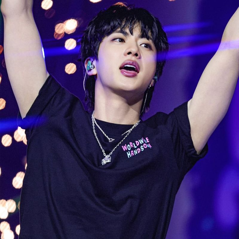 “뮤빗 팬투표 1위”…진·방탄소년단, ‘Don't Say You Love Me’로 글로벌 저력→5번째 정상 등극 / 진 인스타그램