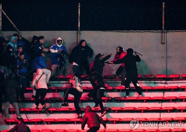 “관중석 집단 난투극 속출”…코파 수다메리카나 100명 이상 체포 / 연합뉴스