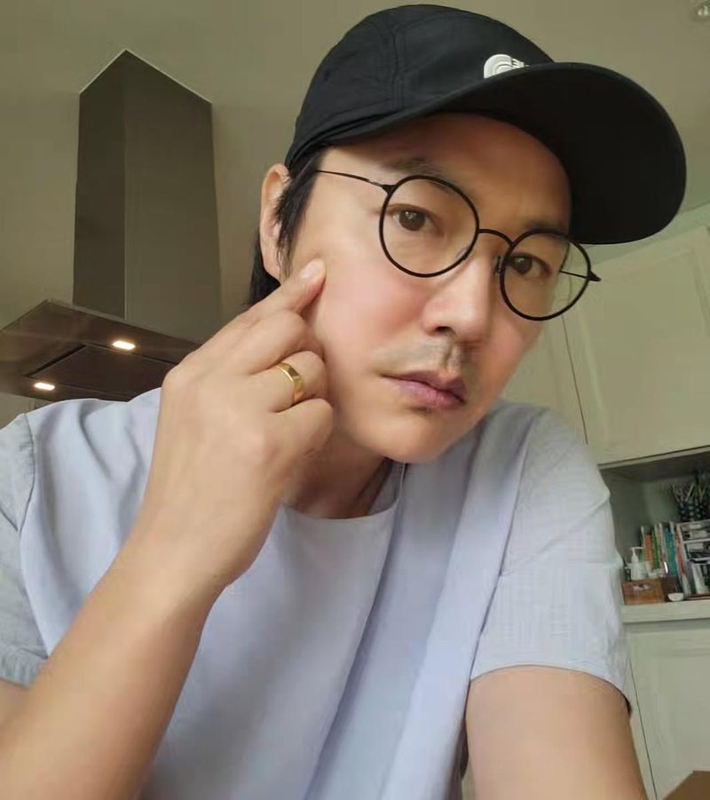 “잡티제거 해야겠어요”…윤상현, 솔직 셀카→소탈 매력 뚜렷 / 배우 윤상현 인스타그램