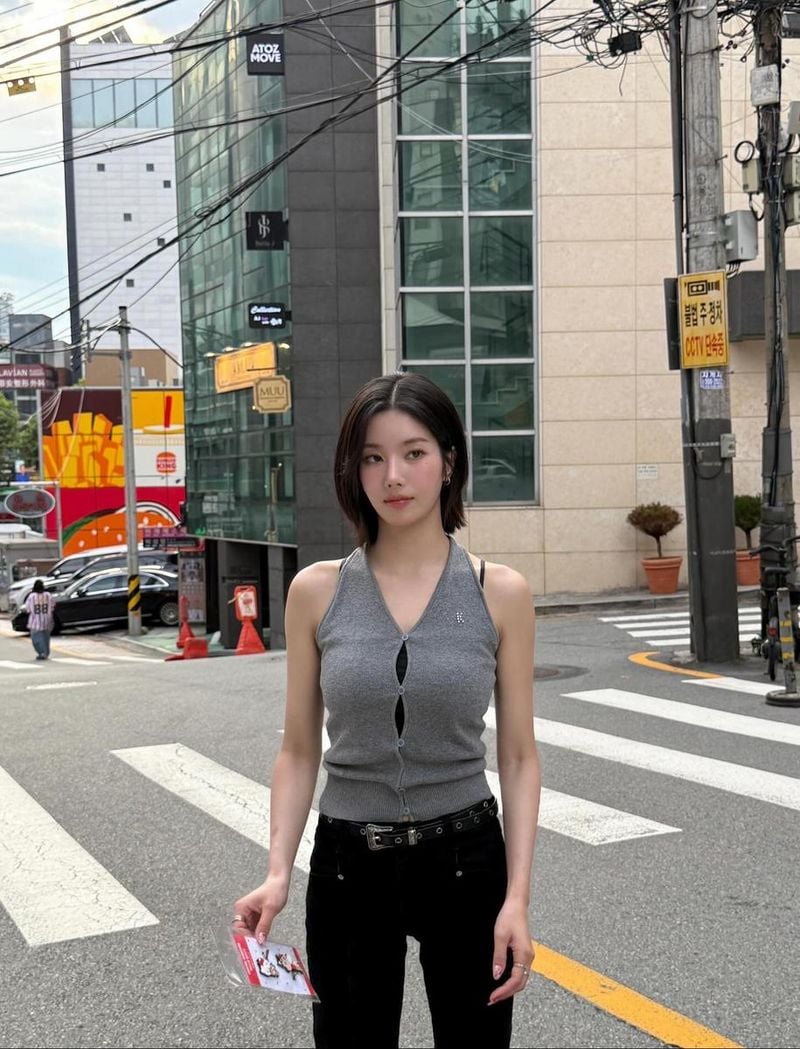 “모음”…권은비, 도심 속 한가로움→청량한 여름 분위기 / 가수 권은비 인스타그램