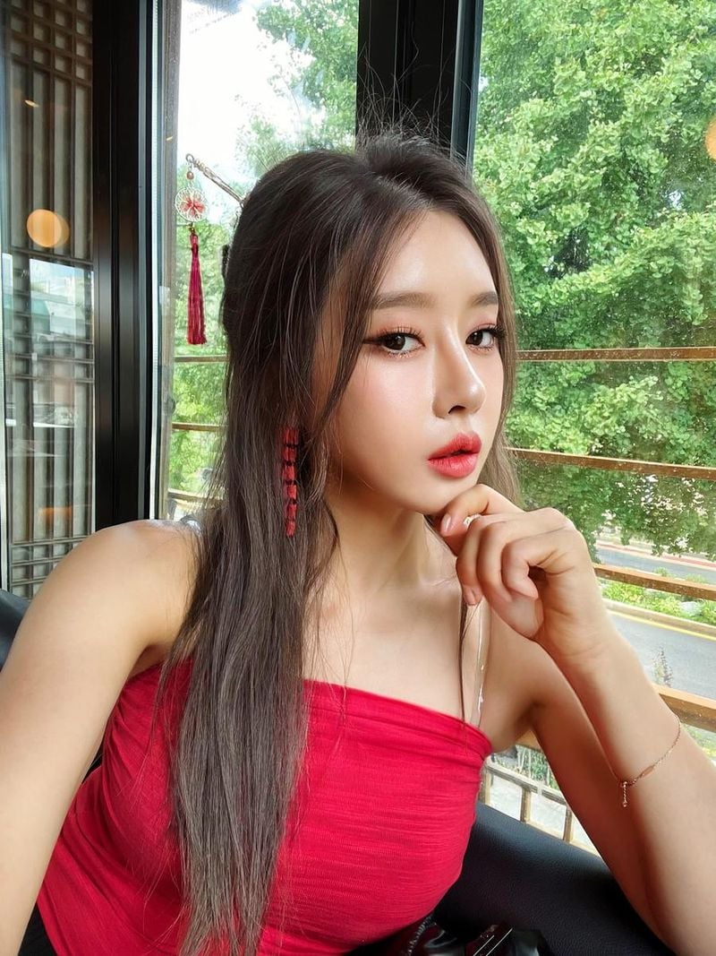 “레드레드~~컨셉오때요옹”…서인아, 여름의 대담함→강렬 비주얼 압도 / 가수 서인아 인스타그램