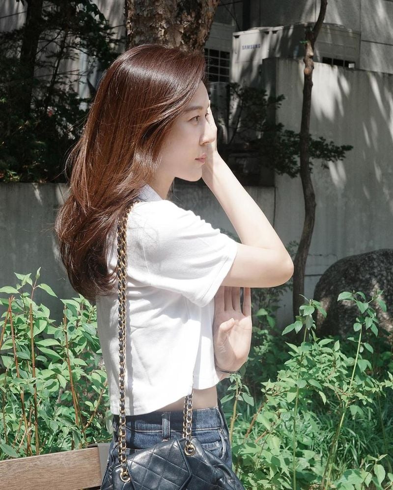 “햇살이 스며드는 순간”…김하늘, 여름 오후→고요한 존재감 / 배우 김하늘 인스타그램