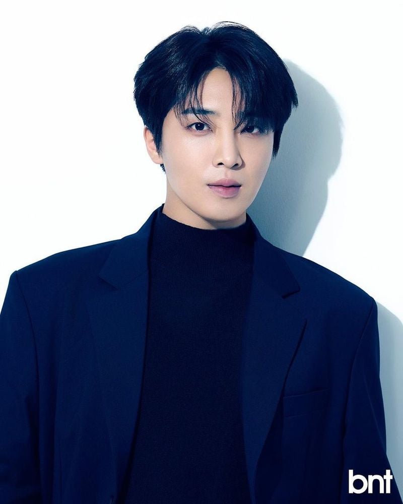“bnt 화보 인터뷰”…황윤성, 푸른 아우라→단단한 눈빛 / 가수 황윤성 인스타그램
