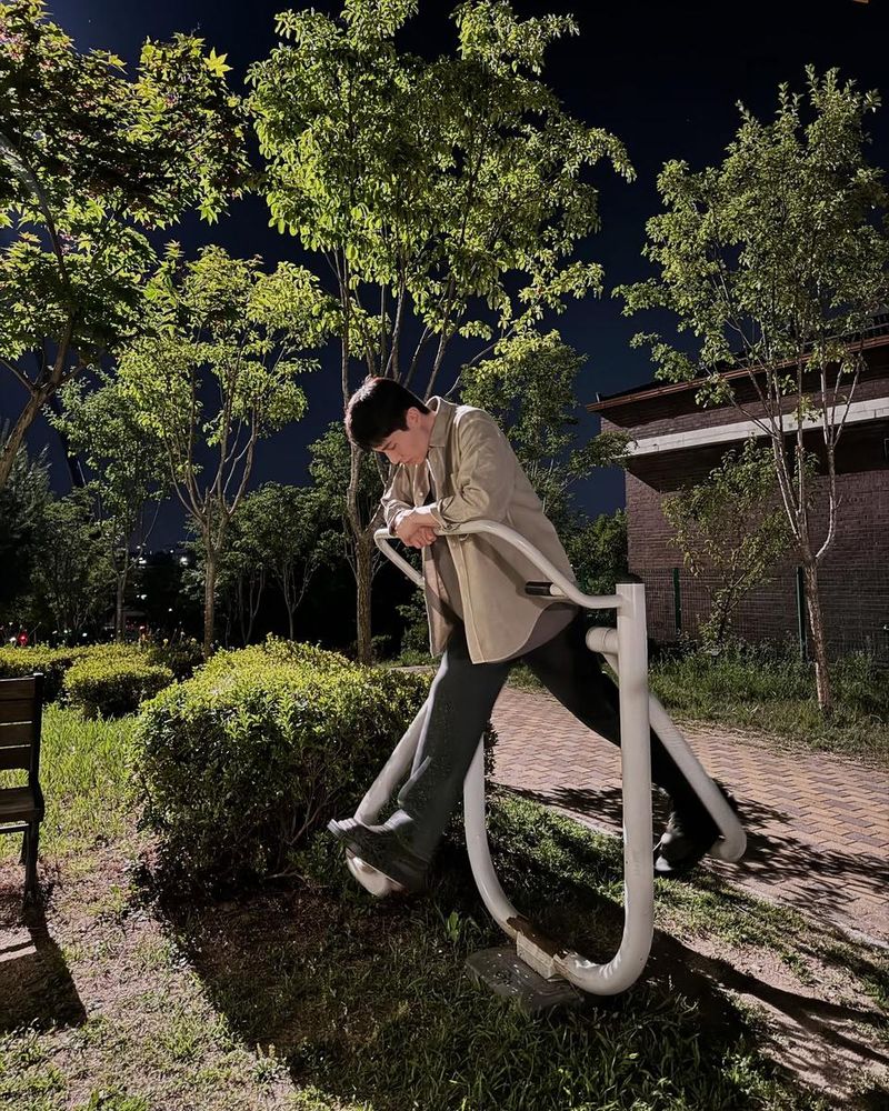 “착한 사나이 비하인드”…이동욱, 여름밤 산책→고요한 휴식의 순간 / 배우 이동욱 인스타그램