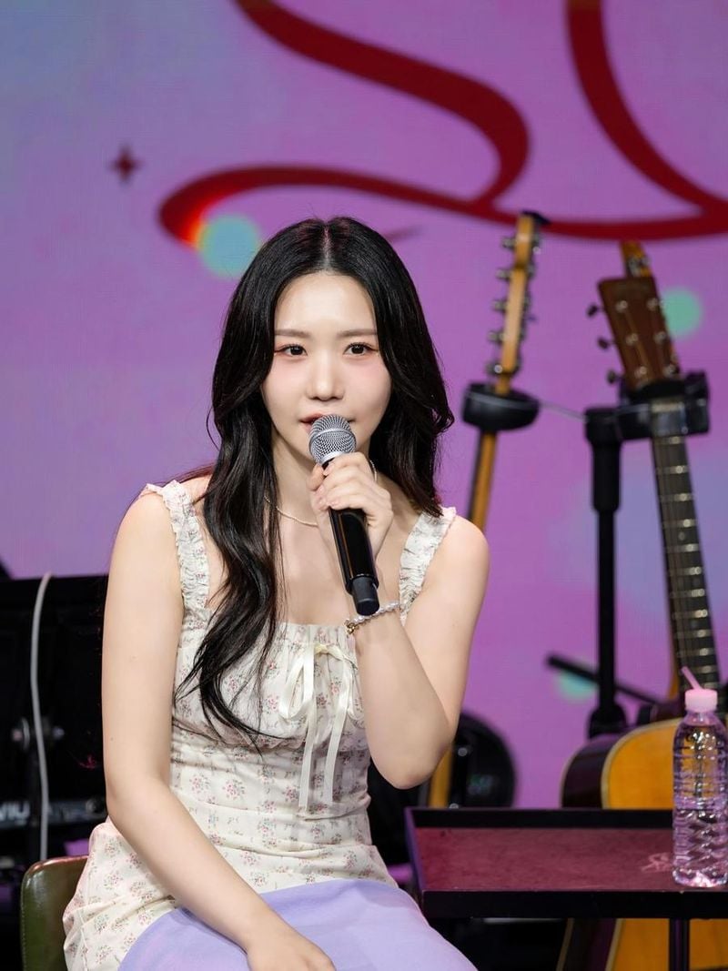 “섬세한 이야기가 번져간다”…송하예, 여름밤 감성→기타 선율 속 고백 / 가수 송하예 인스타그램