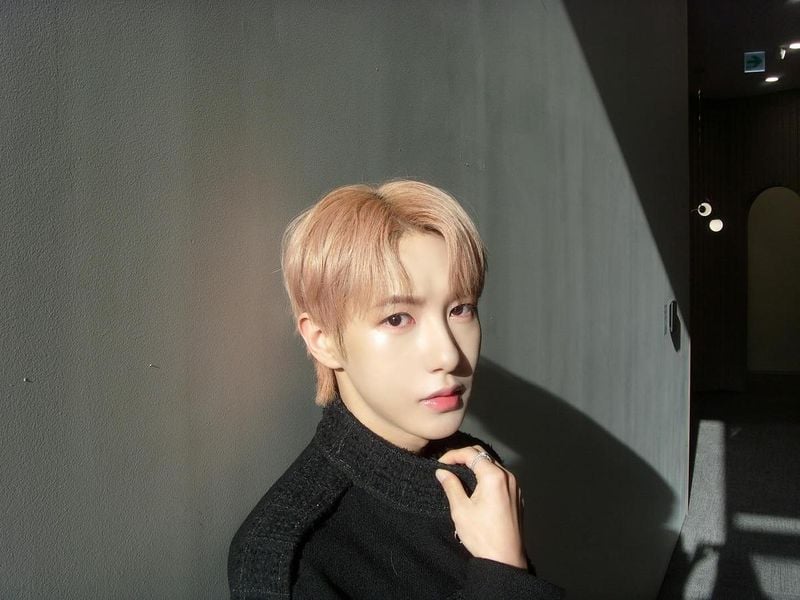 “사선의 빛 아래 멈춘 시선”…런쥔, 고요한 오후→청명한 존재감 / 그룹 NCT 런쥔 인스타그램