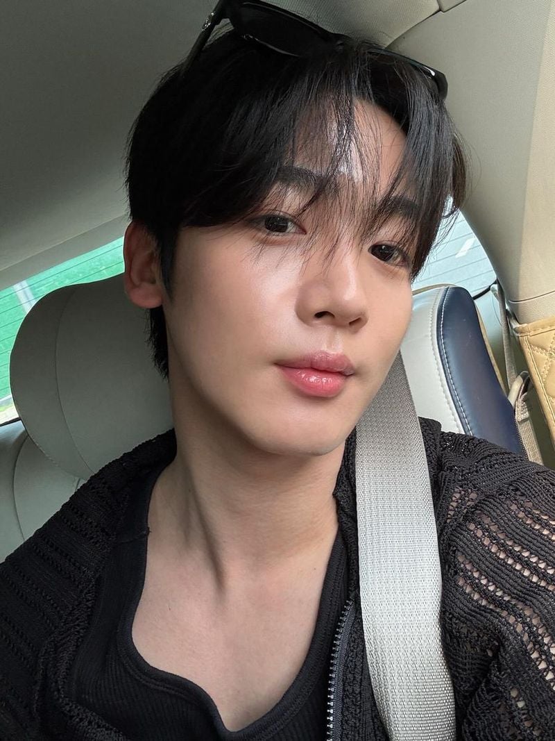 “썬구리 좋다”…김요한, 여름 오후의 청량→도심 셀카 한 장 / 위아이 김요한 인스타그램
