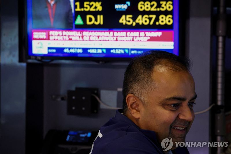 뉴욕증시, 파월 금리인하 언급에 다우 2.10%·나스닥 2.01% 상승