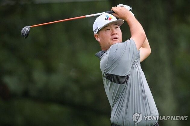 “18번 홀 이글 퍼트”…임성재, 투어 챔피언십 2R 공동 20위 / 연합뉴스