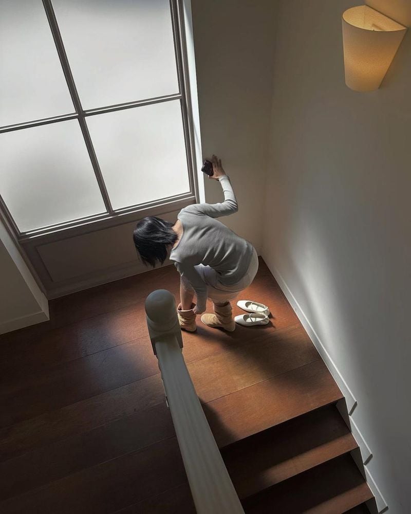 “챔프”…김보라, 낮은 창가 아래 한가로움→고요 속 단정한 오후 / 배우 김보라 인스타그램