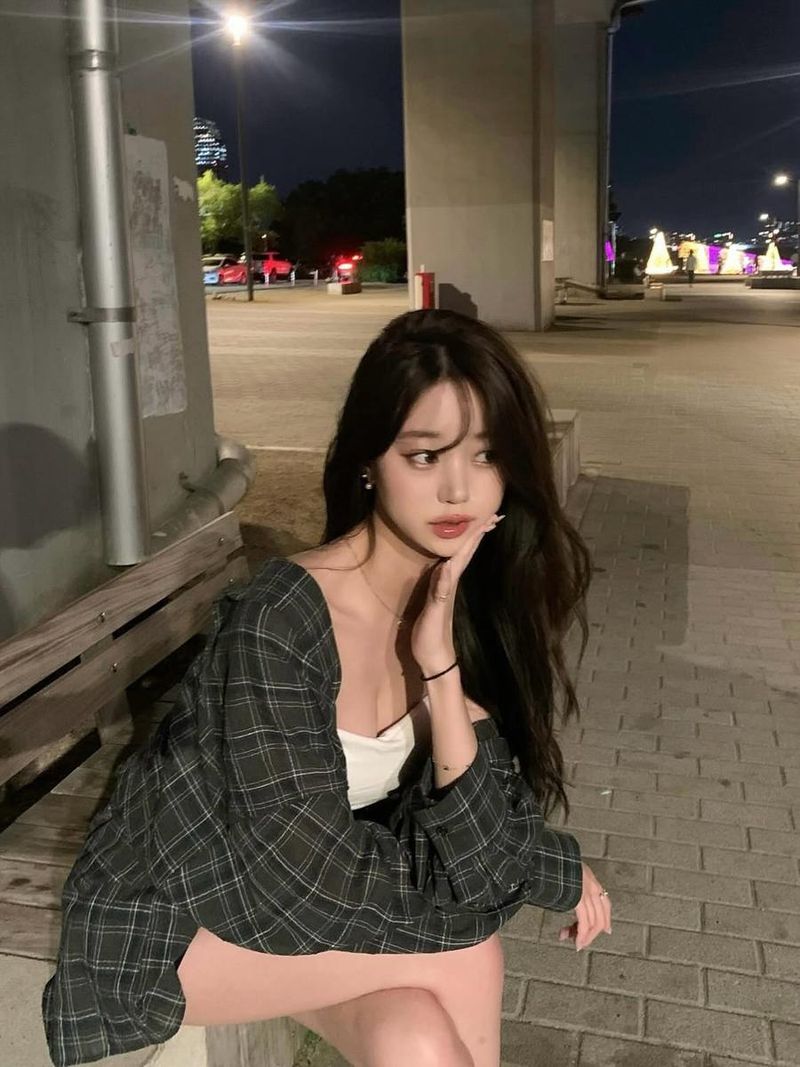 “어찌저찌 거의 다 지나간 이번 여름”…윤영채, 여운 깃든 밤→감성적인 시선 / 인플루언서 윤영채 인스타그램