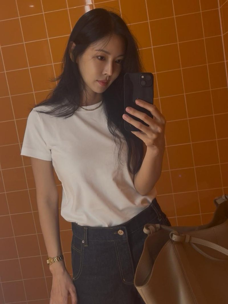 “흐르는 여름과의 조우”…김소연, 담담한 눈빛→따스한 일상 인증 / 배우 김소연 인스타그램