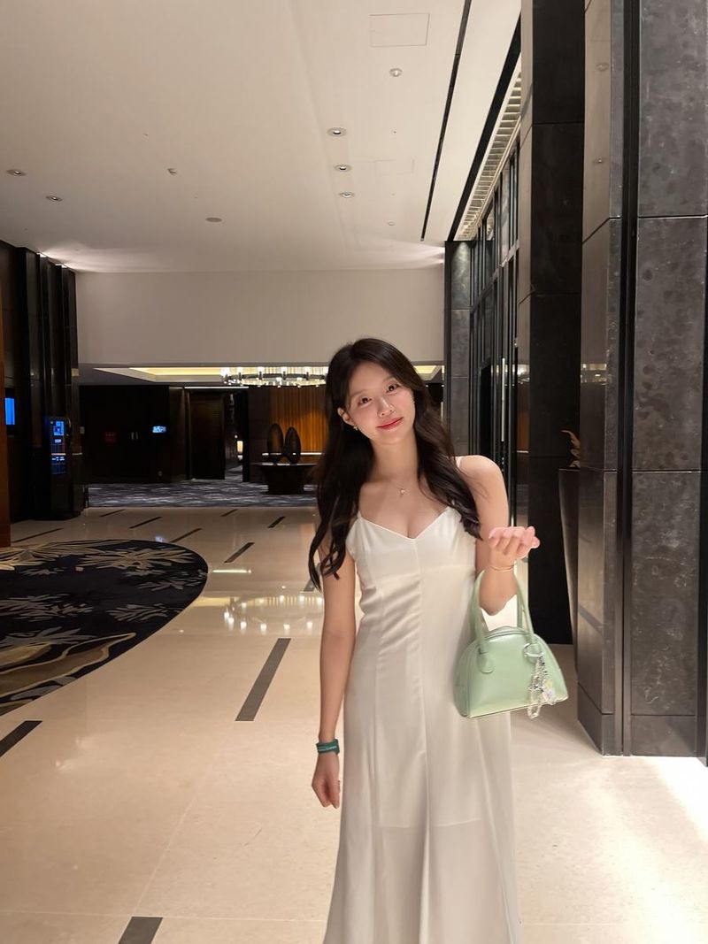 “의미 있는 순간을 간직하며”…정유진, 세련된 우아함→여름밤 랩소디 / 솔로지옥4 출연자 모델 정유진 인스타그램