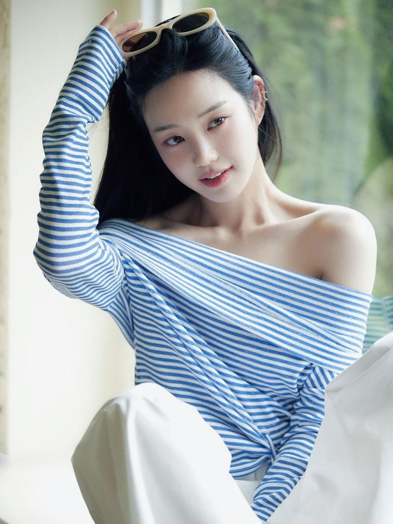“햇살처럼 투명했던 오후”…이유비, 청량 미소→여름 감성 물들다 / 배우 이유비 인스타그램