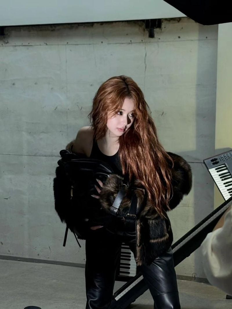 “fendi”…허윤진, 오묘한 눈빛→가을 감성 압도 / 걸그룹 르세라핌 허윤진 인스타그램