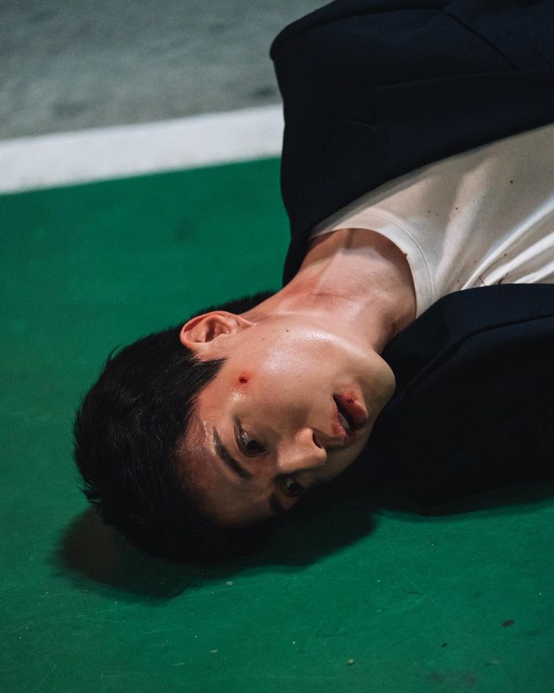 “석철의 피땀과 상처”…이동욱, 침묵의 긴장→강렬한 쓰러짐 / 배우 이동욱 인스타그램