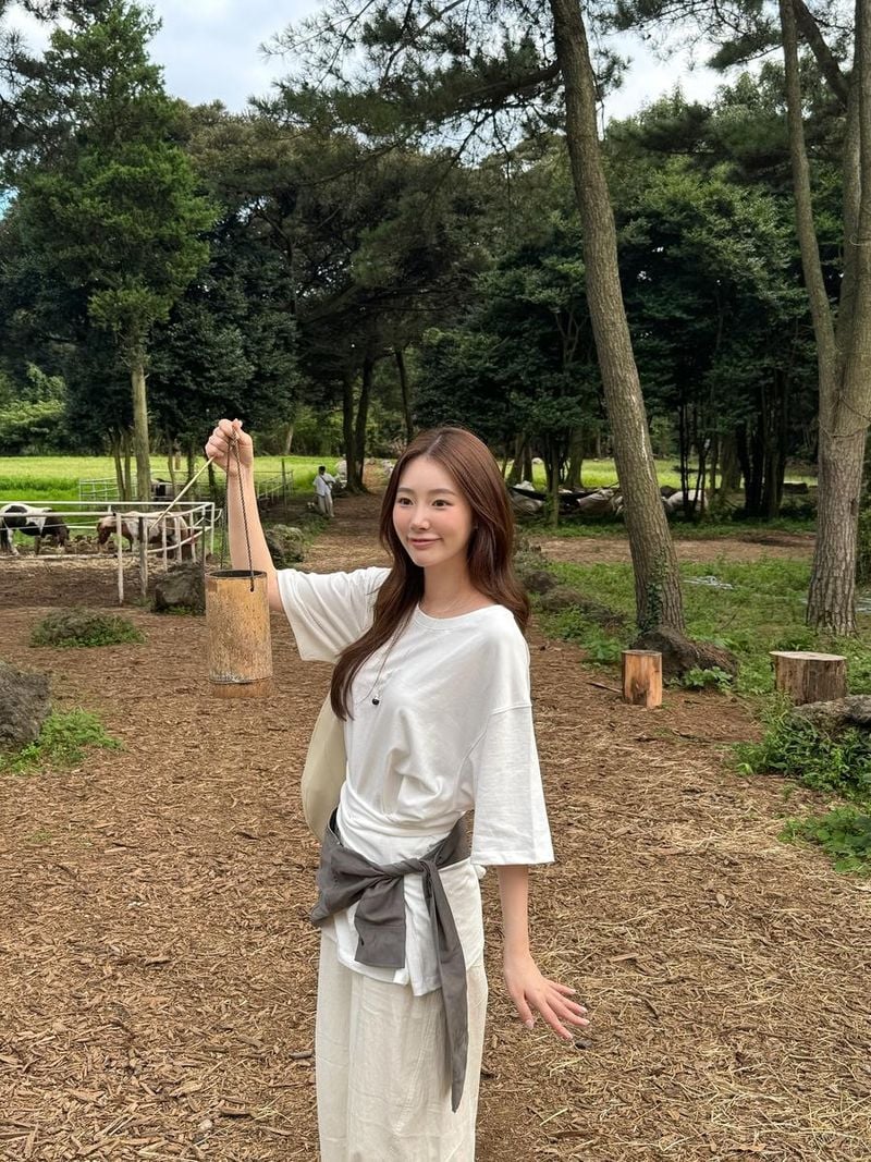 “힐링 그 자체였던 순간”…이유정, 제주 목장 산책→초여름 여운 / 환승연애3 출연자 모델 이유정 인스타그램