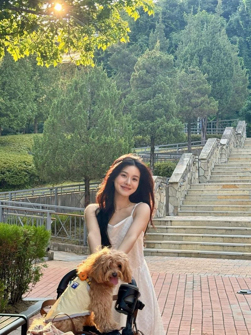 “여름 오후, 좋아”…주하늘, 산책의 미소→청량한 힐링 무드 / 하트페어링 출연자 모델 주하늘 인스타그램