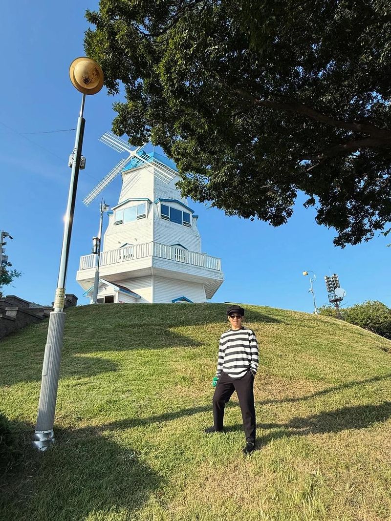 “느긋한 여름 오후”…한경록, 햇살 아래 멈춘 시간→동화 같은 풍경 속 그리움 / 그룹 크라잉넛 한경록 인스타그램