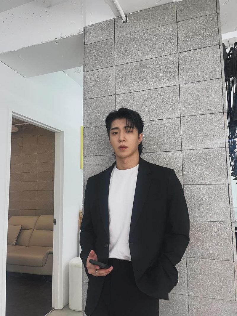 “선선한 저녁 공기가 머문 듯”…와이엇, 고요한 눈빛→절제된 시크美 / 그룹 온앤오프 와이엇 인스타그램