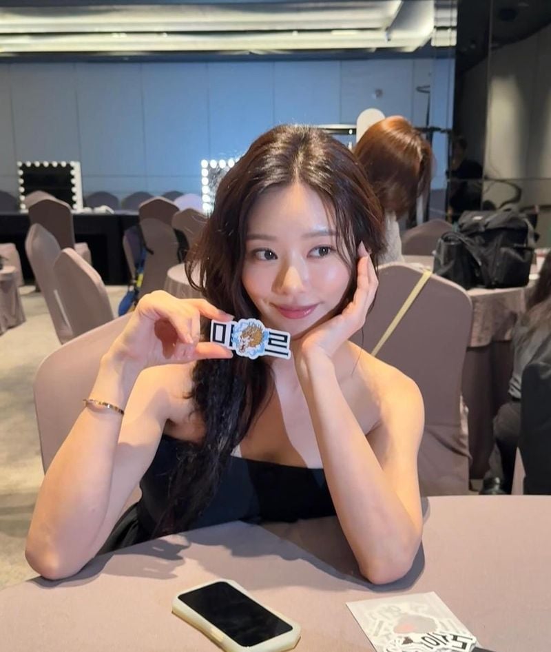 “기분 좋은 설렘 전해져”…이주빈, 여름 저녁 무드→청초한 미소 / 배우 이주빈 인스타그램