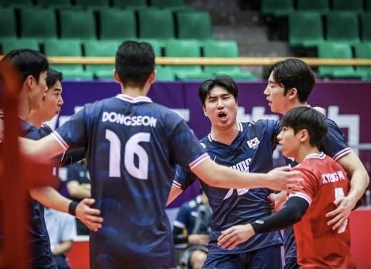 “백어택 마무리”…한국 남자배구, 대만 3-0 완파하며 동아시아선수권 우승 / 연합뉴스