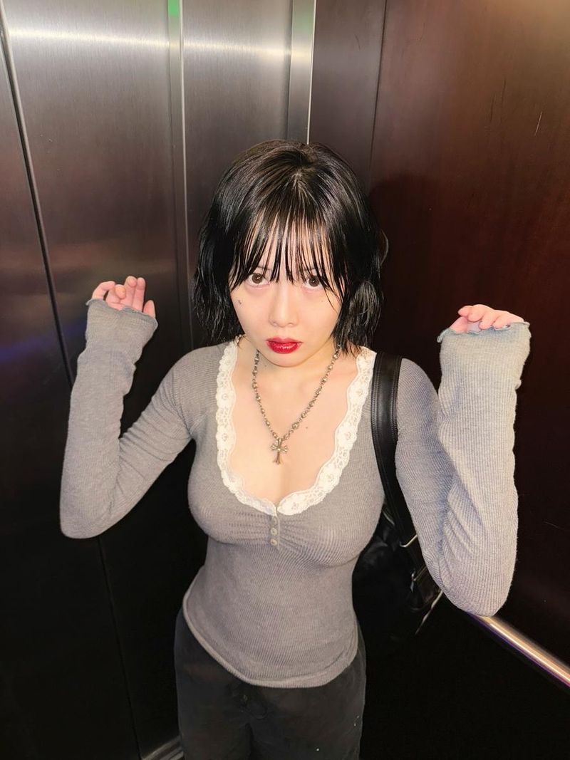 “젖은 머리와 강렬한 눈빛”…현아, 새벽 감성→압도적 존재감 발산 / 가수 현아 인스타그램