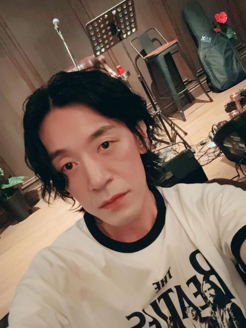 “무대 위 낯섦, 음악은 여전했다”…이정훈, 깊은 밤→잔상처럼 번진 셀카 / 그룹 넬 이정훈 인스타그램