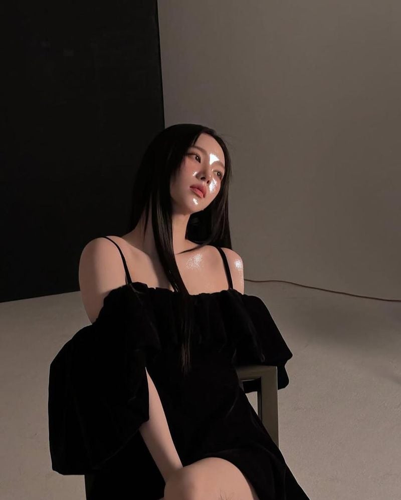 “고요한 그림자 속 사색의 빛”…카리나, 깊어진 시선→아름다움 압도 / 걸그룹 에스파 카리나 인스타그램